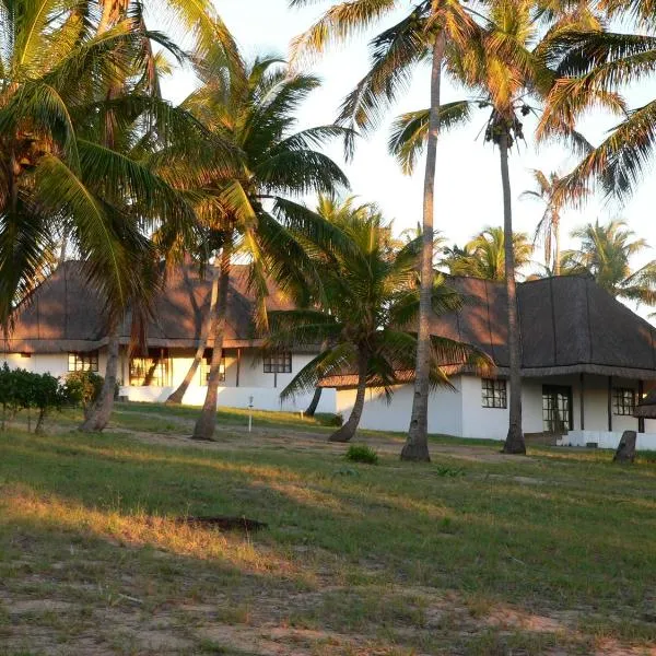 Blue Moon Beach Holiday Resort, hotel di Inhambane