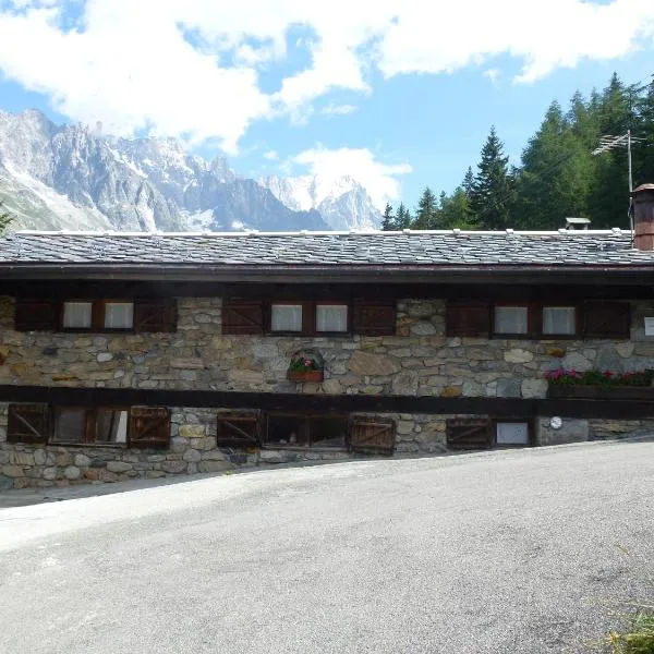 Il Refuge CIR 119 – hotel w mieście Courmayeur