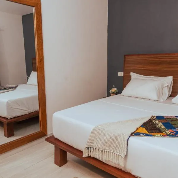 Ahomé Guest house & Lounge: Lomé şehrinde bir otel