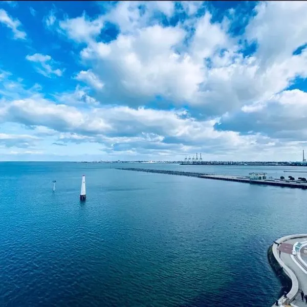 Amzing Ocean View Spacious Three Bedrooms Apartment Port Melbourne, hotel em Melbourne