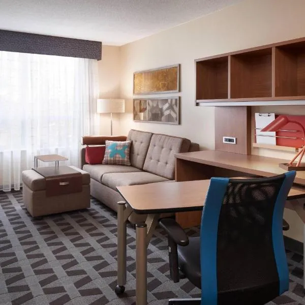 TownePlace Suites by Marriott Windsor، فندق في ويندسور