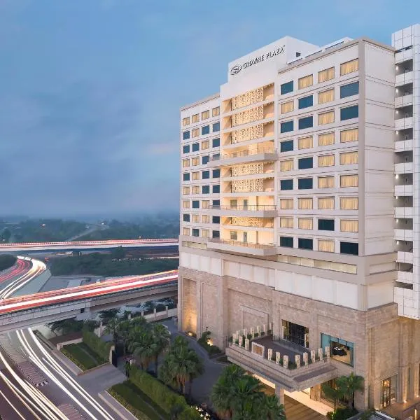 Crowne Plaza New Delhi Mayur Vihar Noida, an IHG Hotel, hotel u gradu Noida