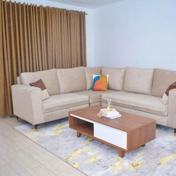 Comfy, stylish, and family-friendly apartment in Karatina Town, hotelli kohteessa Nyeri