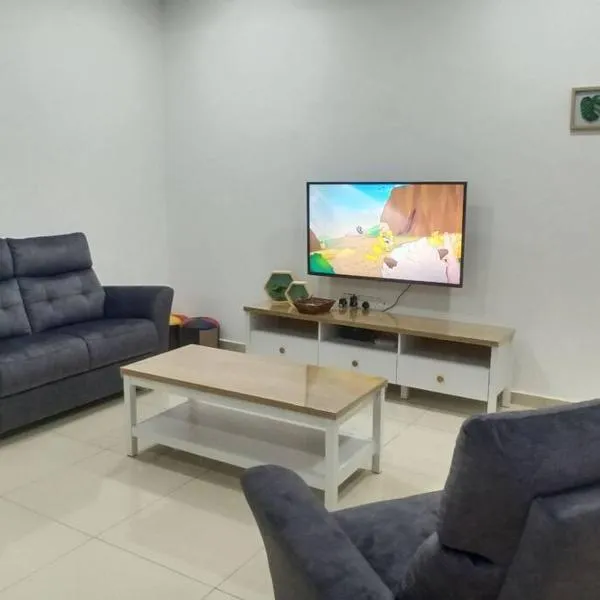 Sakura homestay 5 bedrooms - Spring Lopeng 14 pax, hotel en Miri