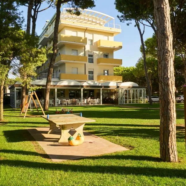 Aparthotel La Pineta, hotel in Lido di Jesolo