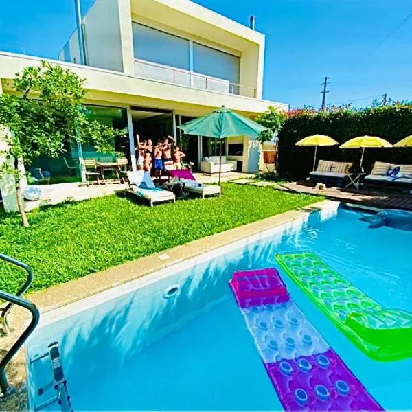 Portugal Holidays Villa, hotel u gradu Barselos