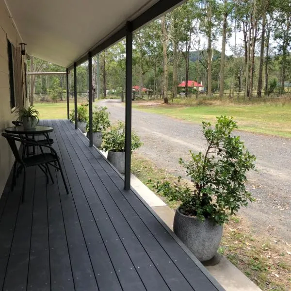 Bronte Lodge, Wine Country Stay Hunter Valley with Games Room, Close to Town – hotel w mieście Cessnock