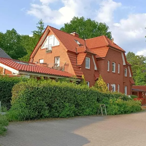 Moderne Ferienwohnung mit Kamin u Garten im EG 100qm Nähe Weser und Golfplatz、アヒムのホテル