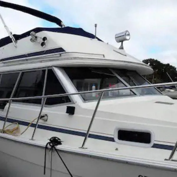 프로비던스에 위치한 호텔 Waterfront 32' Bayliner Yacht