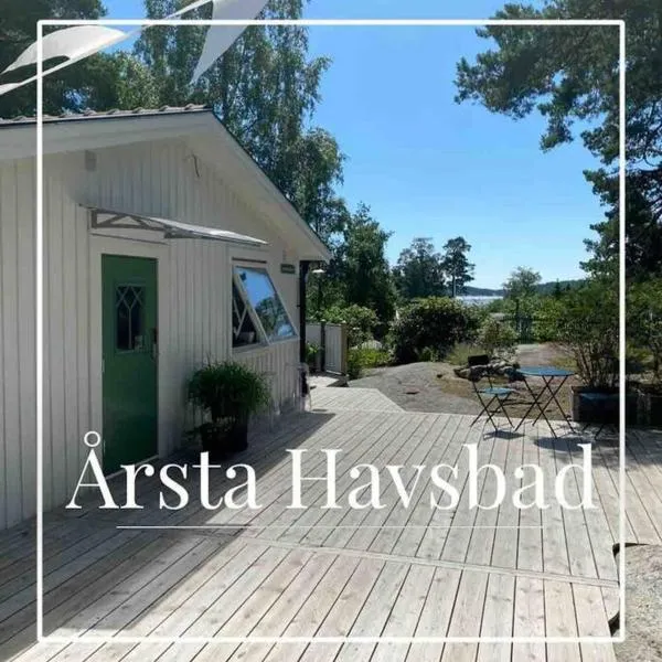 Modern Cottage and Glamping in Årsta Havsbad Stockholm, Sweden, отель в городе Нюнесхамн