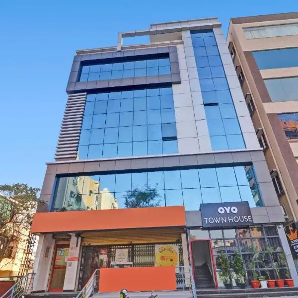 Super Townhouse Rcc Pride, hotel em Hyderabad