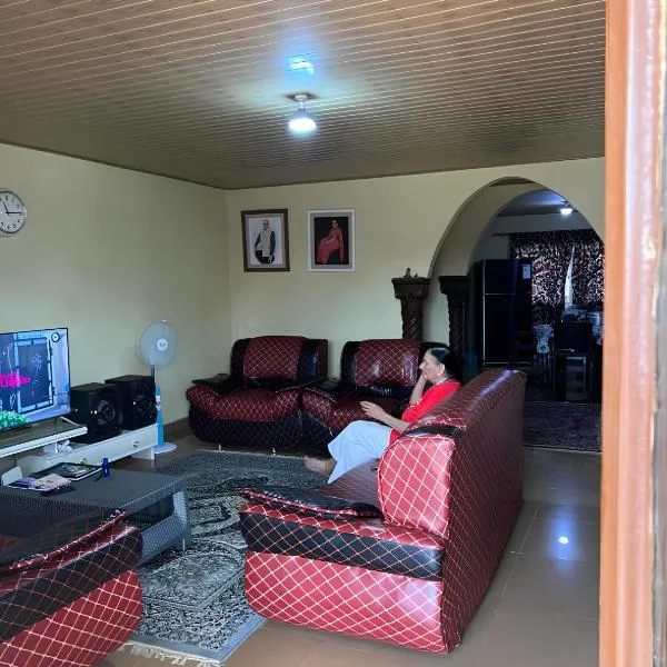 Yogi Home Stay Near Freetown Airport، فندق في فريتاون