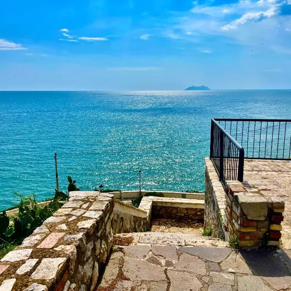 Il Mare Nel Pozzo Sperlonga Centro Storico Tutti i servizi sotto casa, a 100 mt dal mare Parcheggio multilivello adiacente, lasci la macchina e fai tutto a piedi!, hotel i Sperlonga