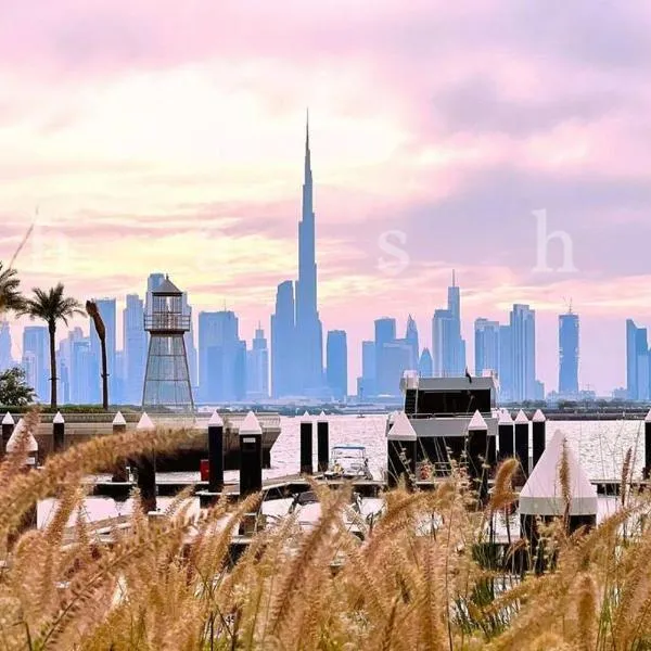 The Shrashi Suites, Dubai Creek Harbour - Paradise on the Island with Dubai Skyline & Burj Khaleefa View: Acman şehrinde bir otel