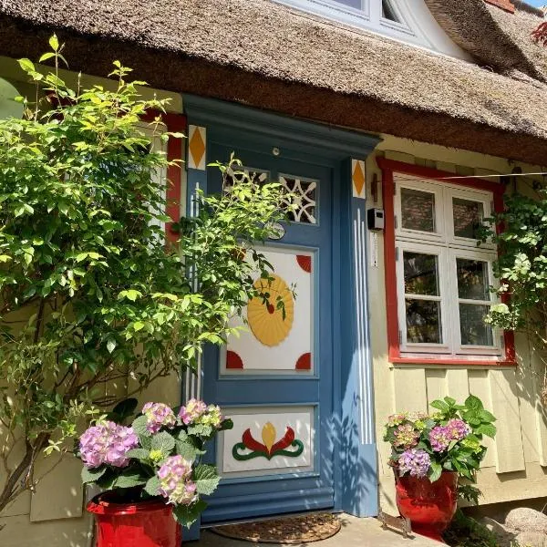 Haus am Hafen - Kaminfeeling unter Reet, Garten mit Terrasse, hotel in Prerow