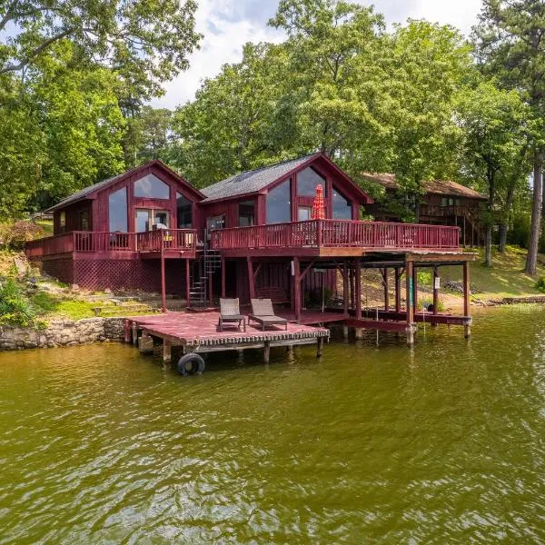 Liams Lodge-Peaceful Cabin Panoramic Lake Views, hôtel à Lake Hamilton