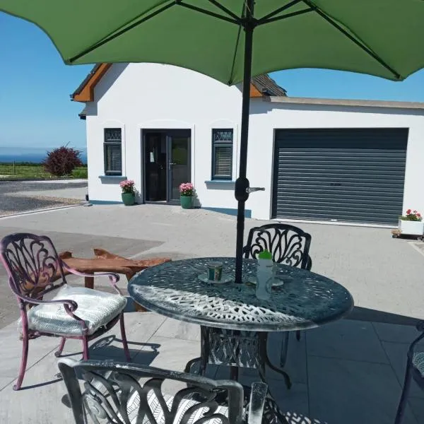 Luxury holiday rental with sea views on the Wild Atlantic Way, hotel di Tralee