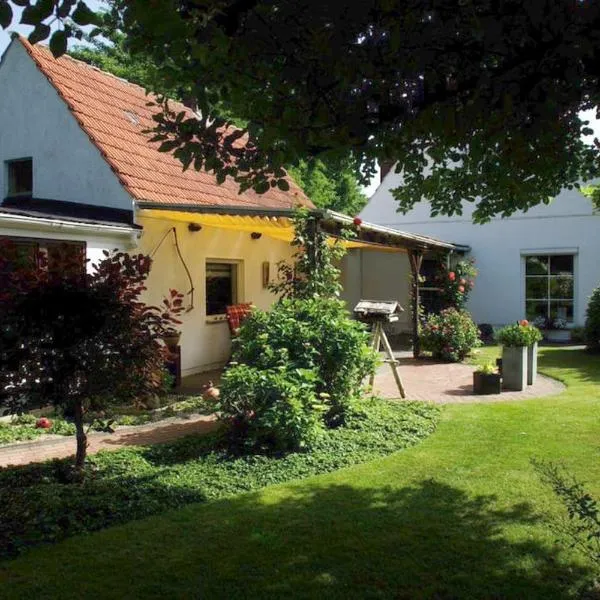 Gemütliches Haus mit großem traumhaften Garten, hotelli kohteessa Osterholz-Scharmbeck