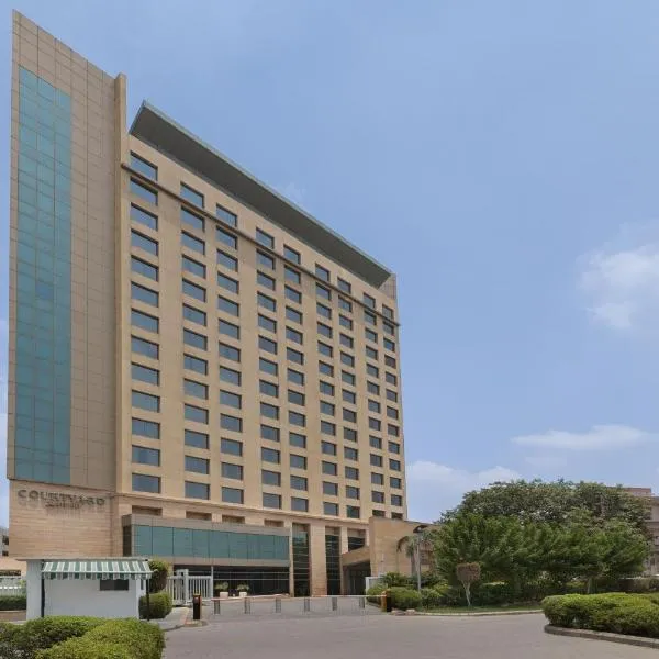 Courtyard by Marriott Gurugram Downtown, hotel v destinácii Gurugram