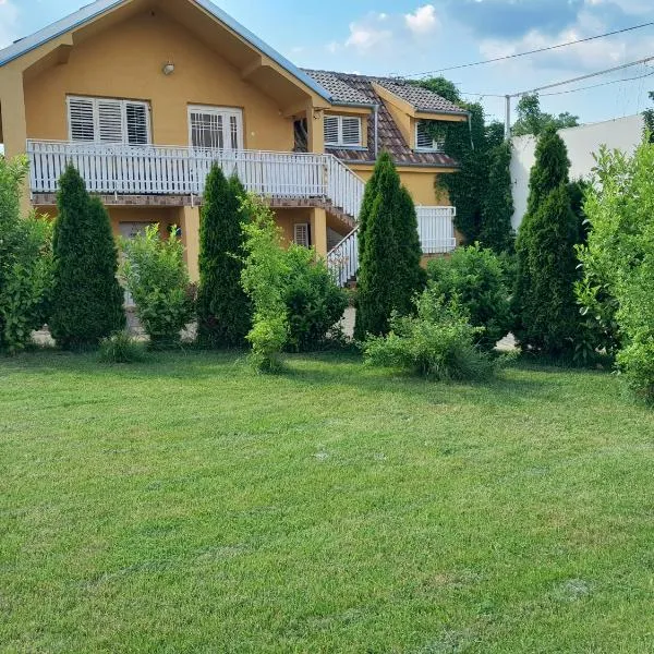 Golden House Apartments, hotel v destinaci Čačak