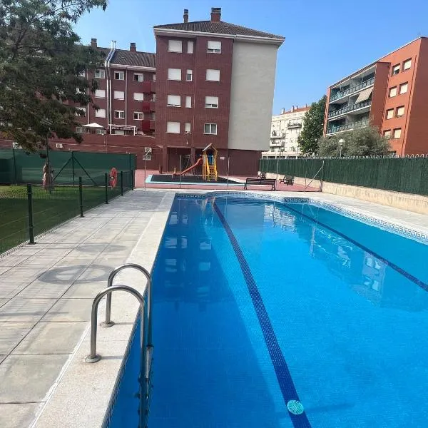 POOL AND CONFORT 3 habitaciones y garaje By apartamentos Logroño org，洛格羅尼奧的飯店