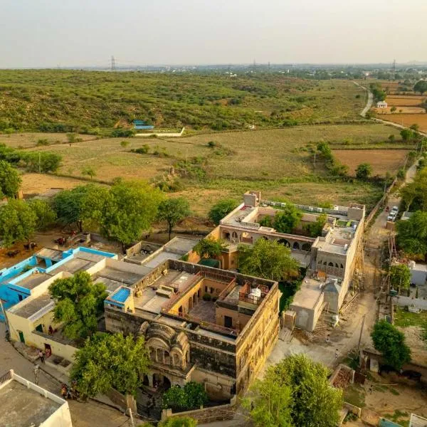 Khohar Haveli with Complimentary Breakfast and outdoor pool, hotel en Gurgaon