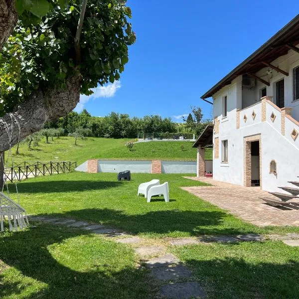 APPARTAMENTI CON PISCINA, hotel din Spoleto