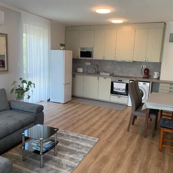 Gizella Apartman, hotell sihtkohas Balatonalmádi