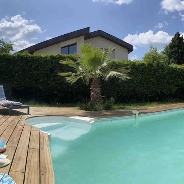 Villa tout confort Piscine Jardin paisible Parking, hotel din Bruges