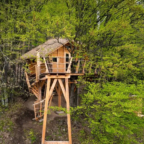 TREEHOUSE POD LESOM – hotel w mieście Muráň