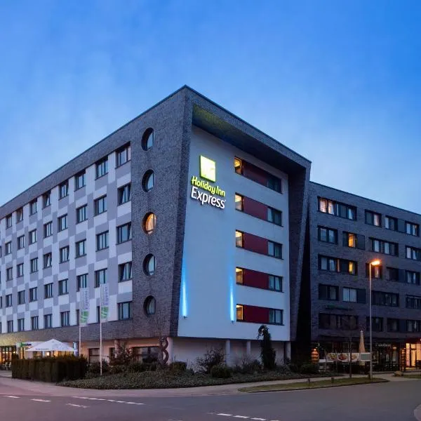 Holiday Inn Express Bremen Airport, an IHG Hotel, hotel u Bremenu