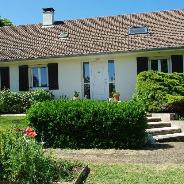 Maison au calme avec jardin et terrasse, proche de la forêt et Parc de Lorraine - FR-1-584-196, hotel din Liverdun