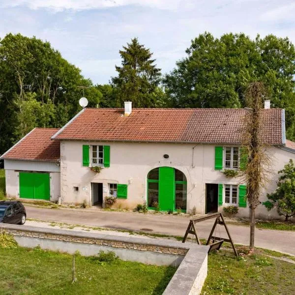 Jolie vache déguisée en fleurs, chambre d'hôte à Soulosse, hotel u gradu 'Neufchâteau'