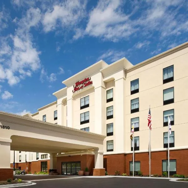 Hampton Inn & Suites Baltimore/Woodlawn: Baltimore şehrinde bir otel