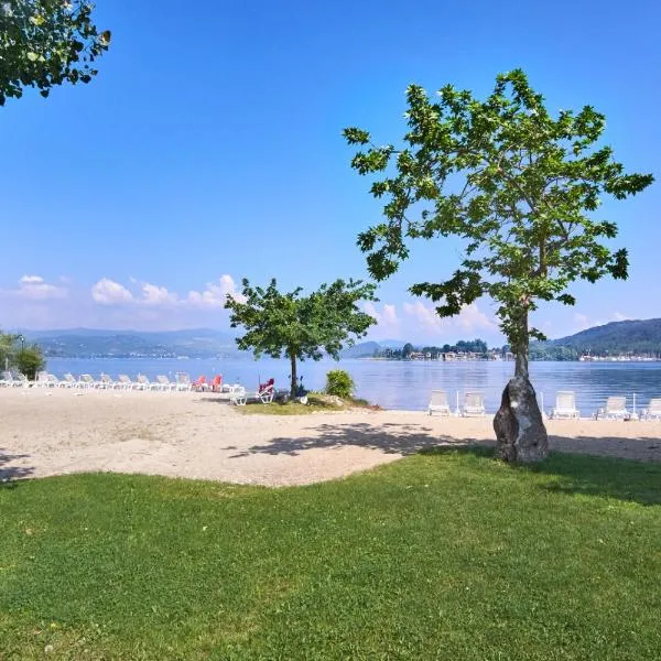 Lake Maggiore 2 Minutes Apartment, хотел в Дормелето