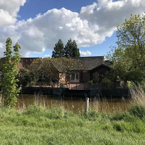 Haus "Am Kanal", hotell i Krummhörn