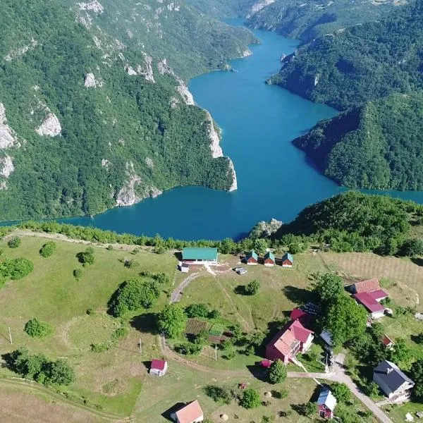 Rural Resort Tron，普盧日內的飯店