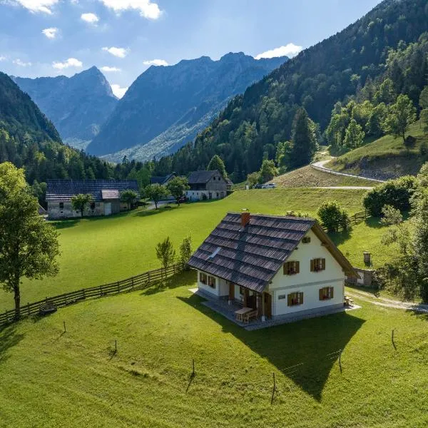 Mala hiša, Hotel in Luče