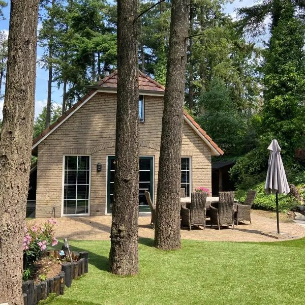 Bosboerderij de Goudsberg met hottub in tuin, khách sạn ở Wageningen