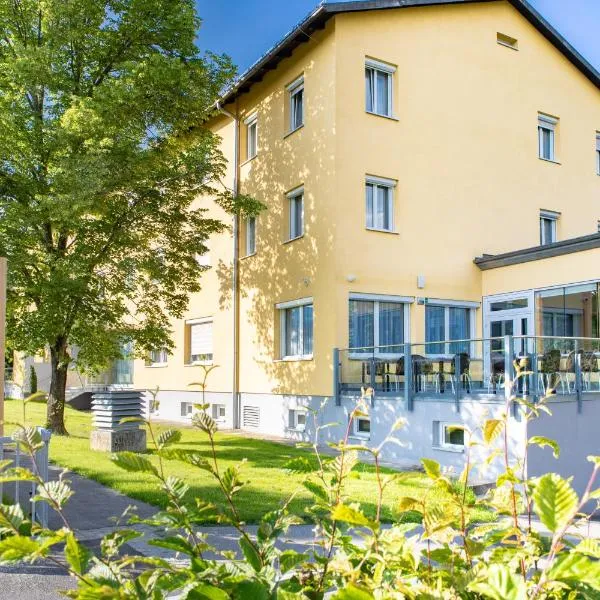 JUFA Hotel Garni Stubenberg am See، فندق في Sankt Johann bei Herberstein