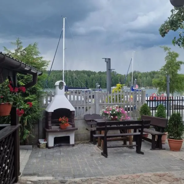 Domek przy promenadzie, hotel en Mikołajki