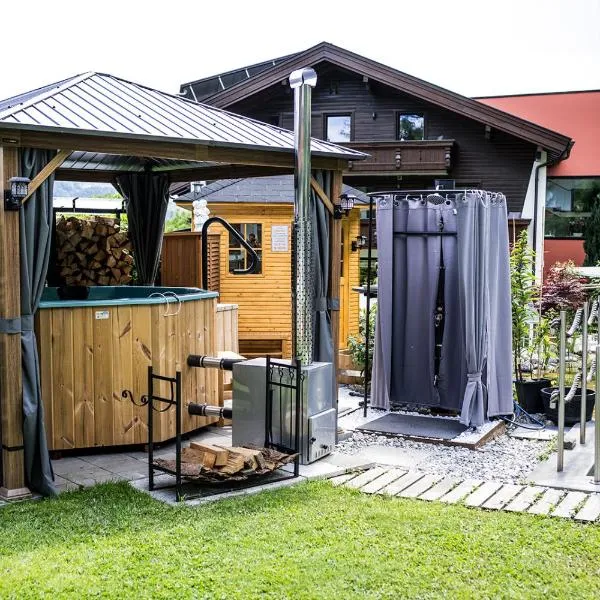 Gästehaus Waldrand Garni, hotel sa Fügen