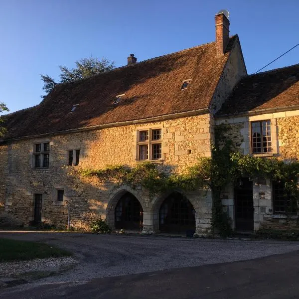 Maison Forte Perreuse, hótel í Saint-Sauveur-en-Puisaye