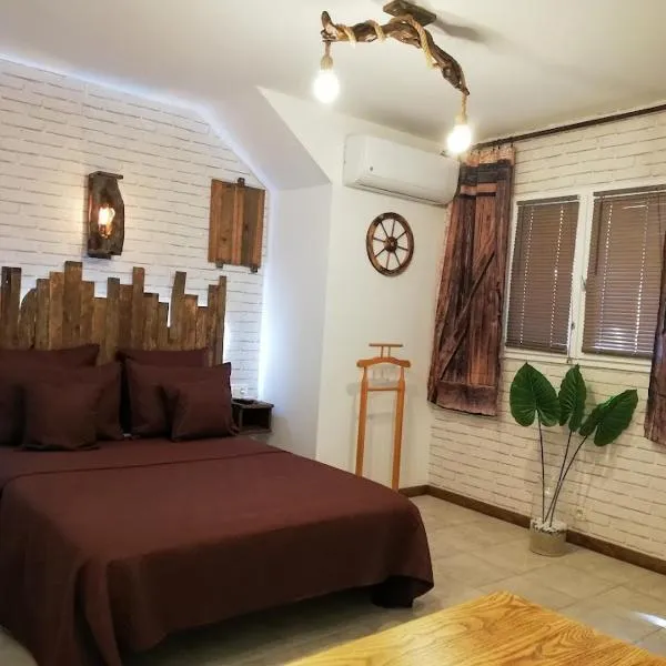 Studio 19 cosy avec jacuzzi et jardinet privatifs، فندق في دراجوينا