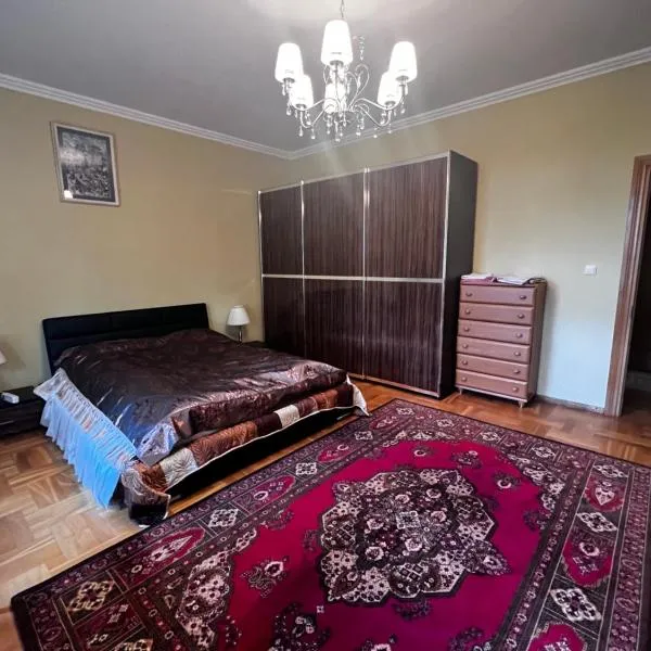 Spacious rooms in peaceful Jelgava area, hôtel à Jelgava