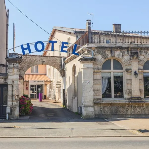 Hôtel Le Cheval Blanc, hótel í Saint-Maixent-lʼÉcole