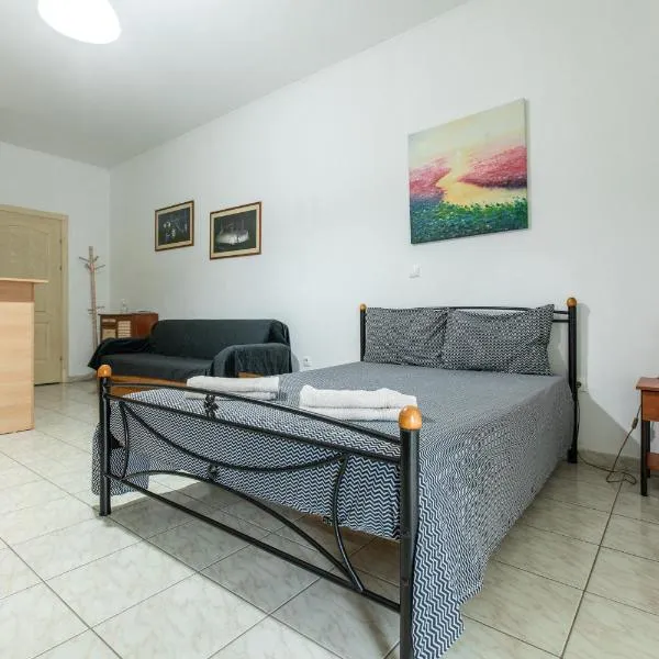 Central Cozy Apartment 3, hotel em Sparti