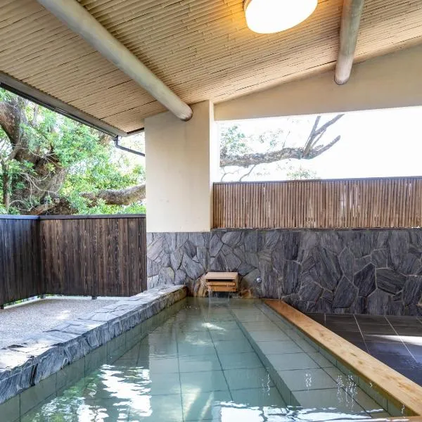 Tabist Nanki Shirahama Ryokan Mantei, hótel í Shirahama