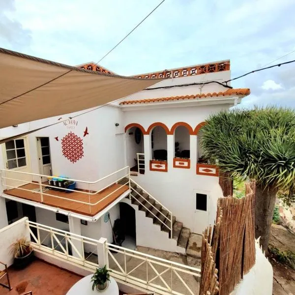 Acoran Family guests house Firgas with included morning yoga practice, hotel em Gáldar