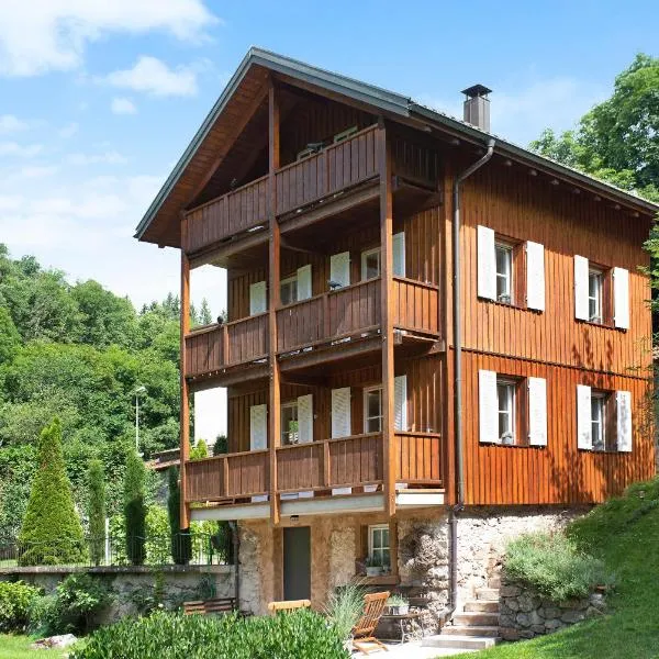 Gutenburghüsli mit Garten am Fluss, hotel in Waldshut-Tiengen